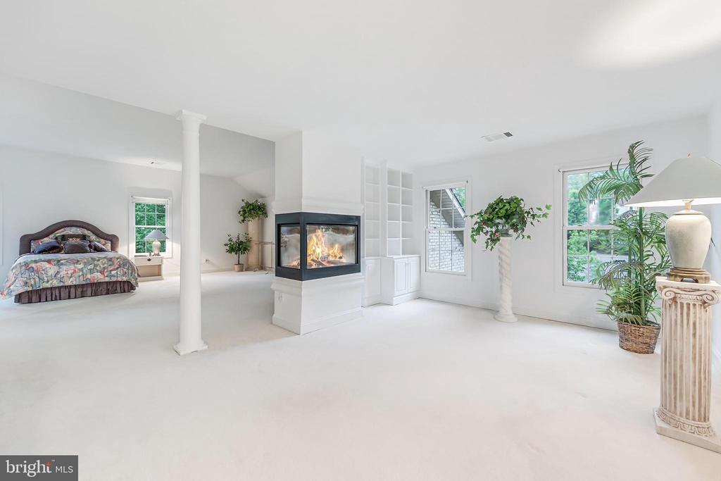 1051 NORTHFALLS COURT