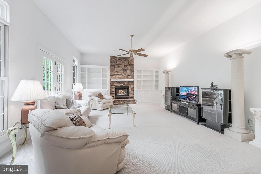 1051 NORTHFALLS COURT