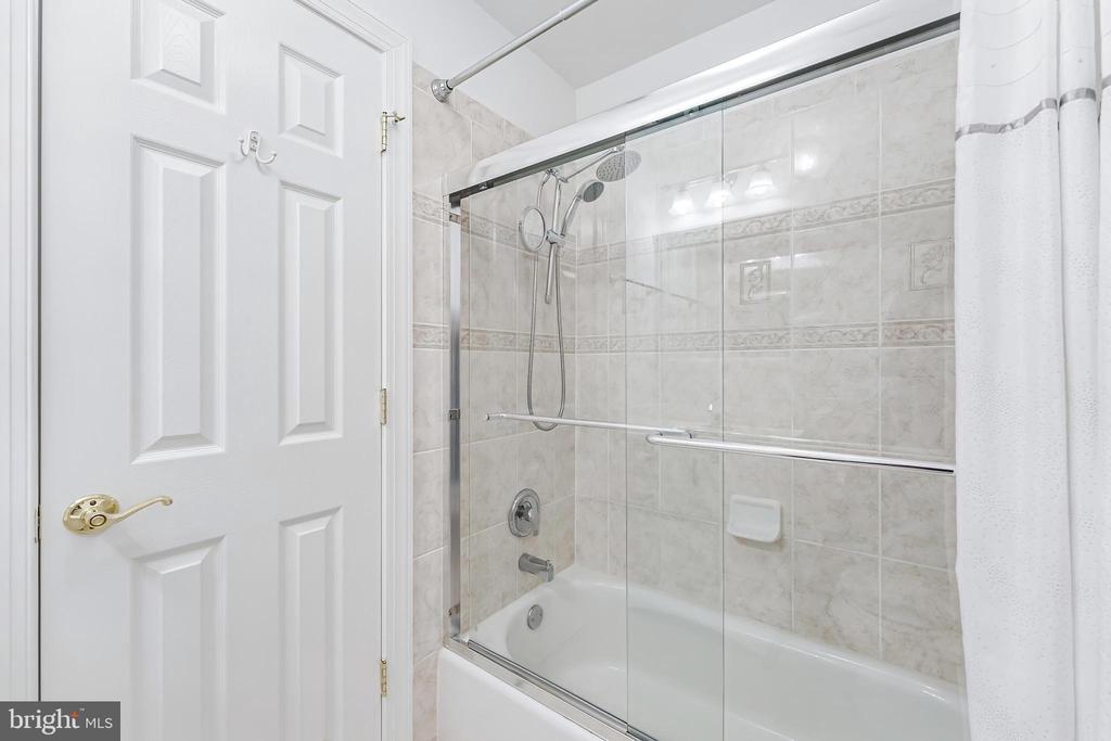 1051 NORTHFALLS COURT