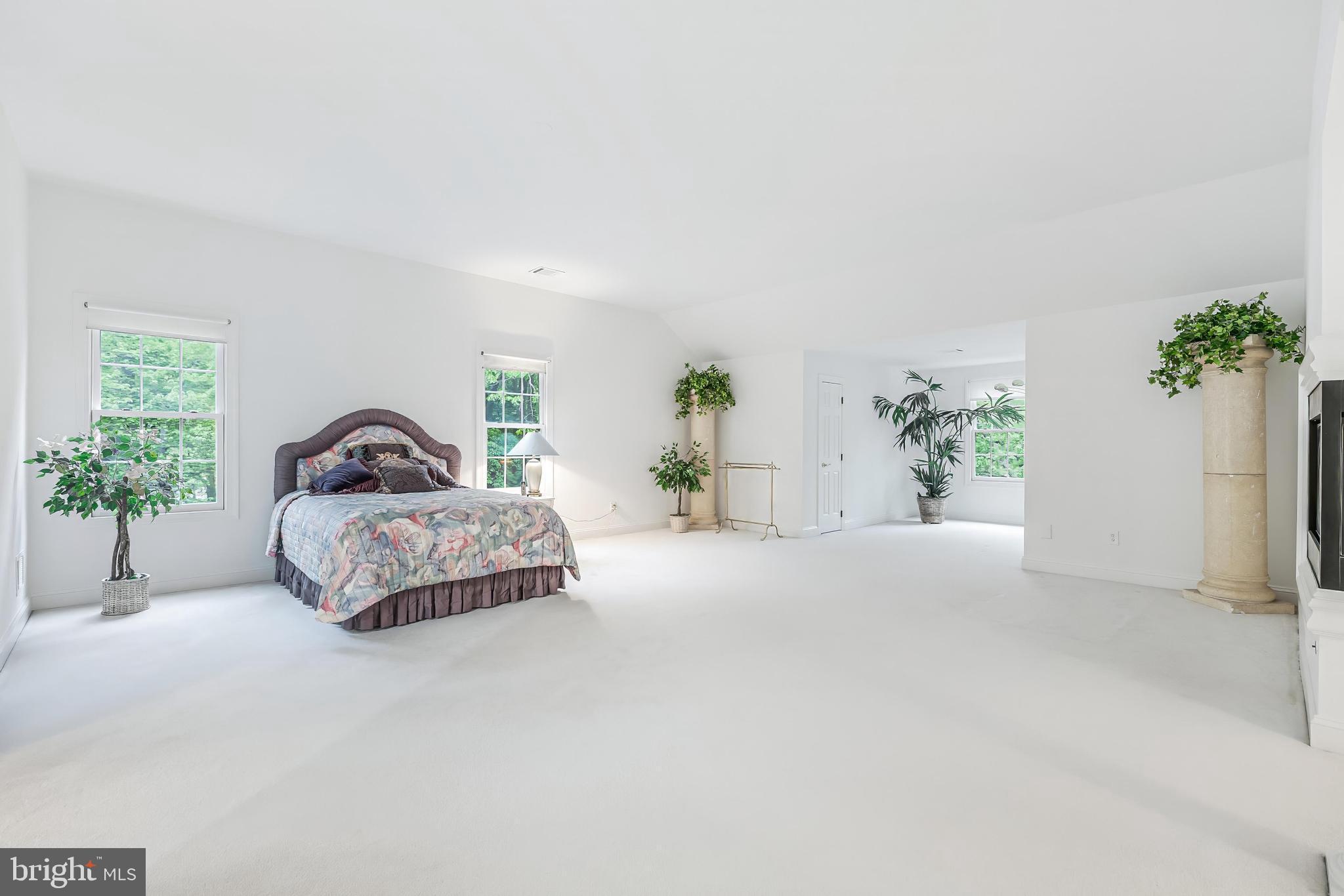 1051 NORTHFALLS COURT