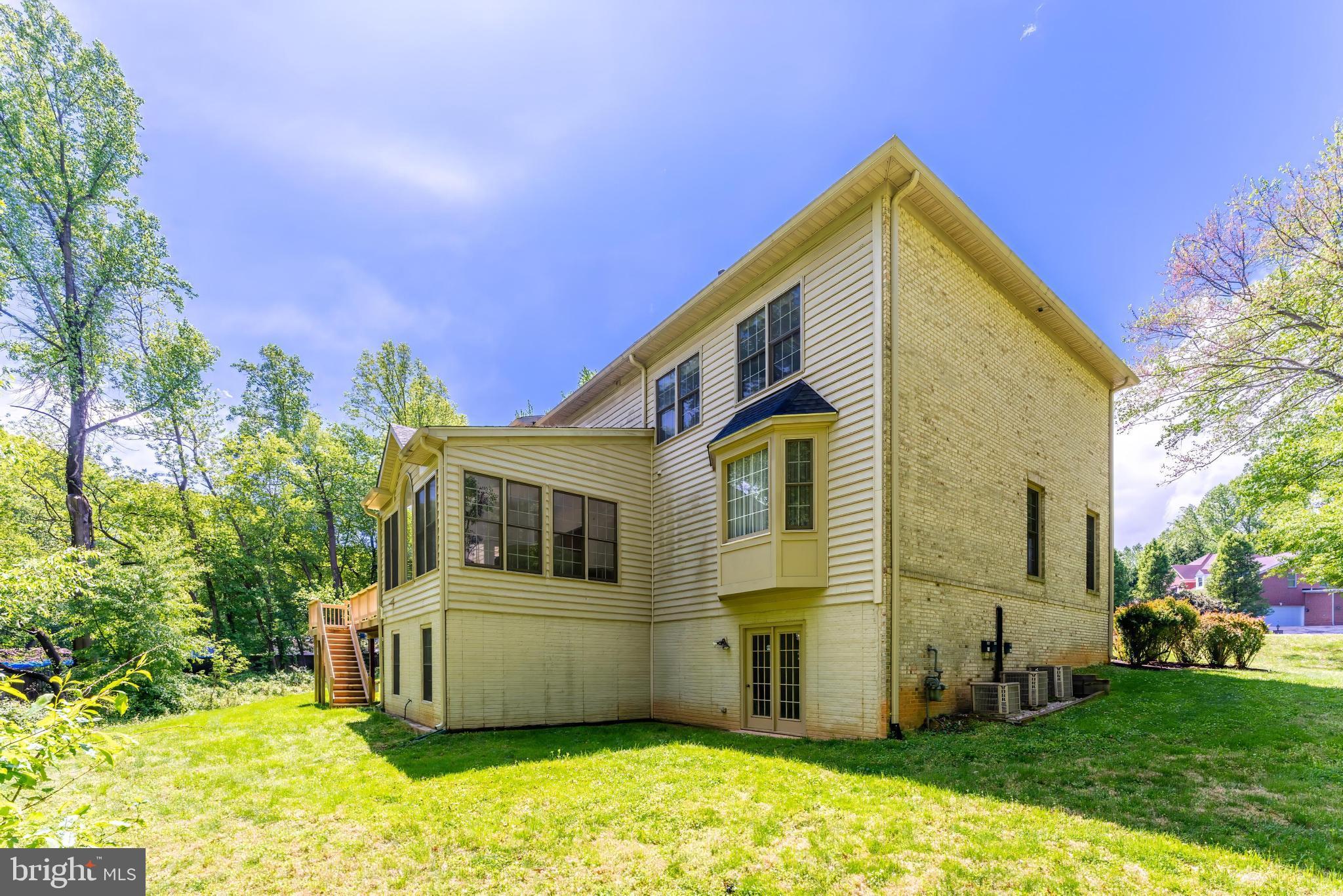 1051 NORTHFALLS COURT