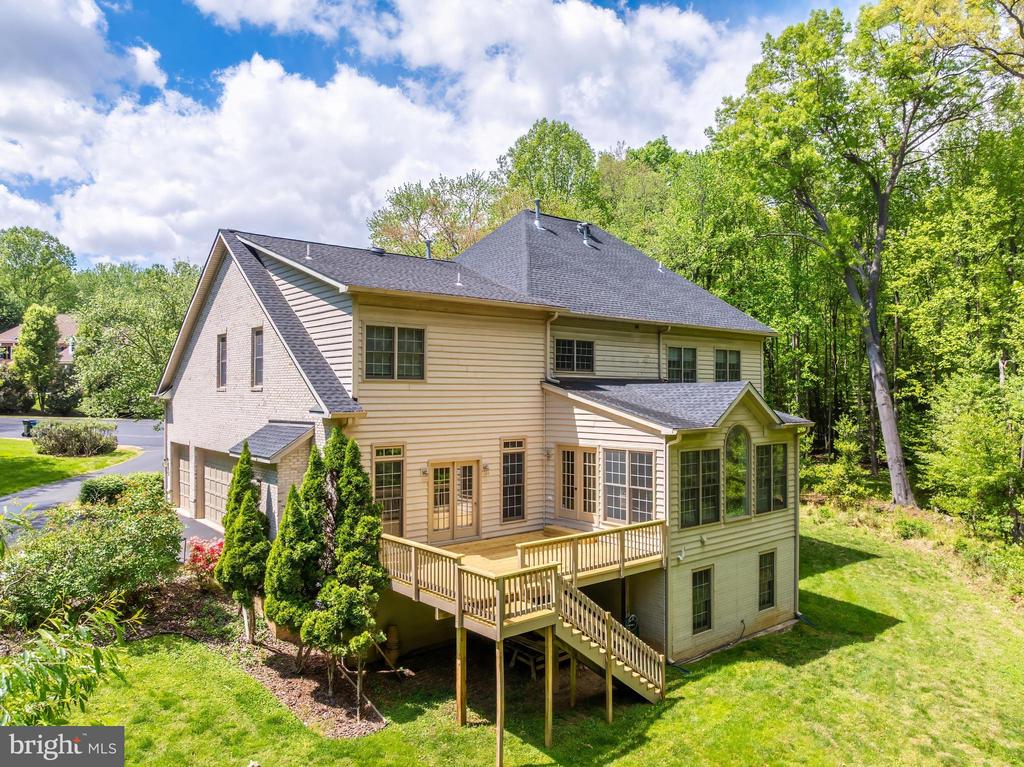 1051 NORTHFALLS COURT