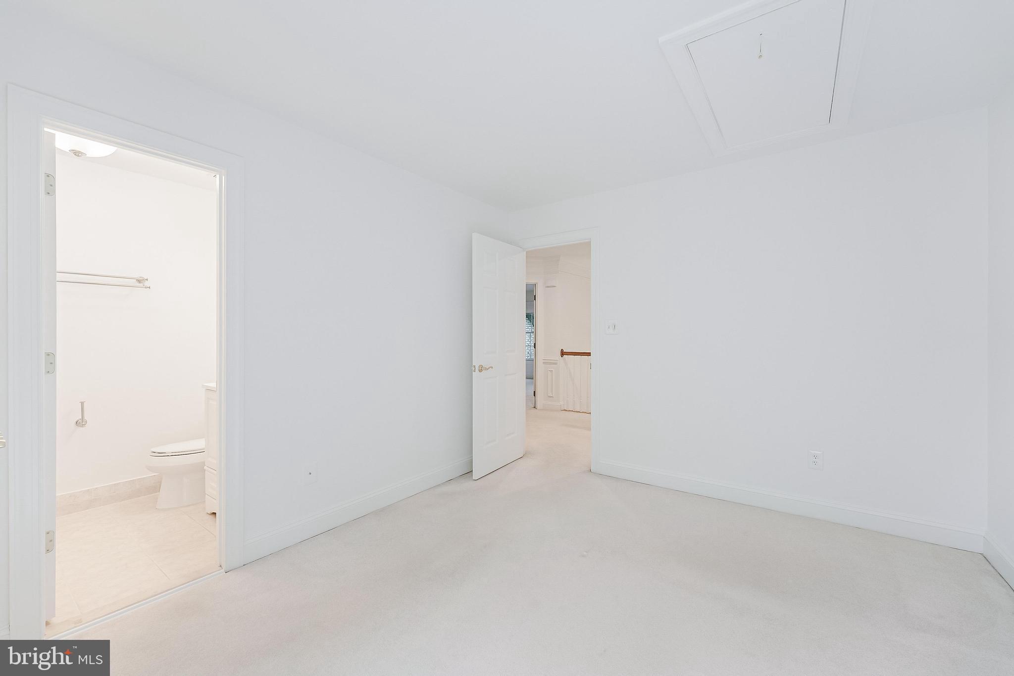 1051 NORTHFALLS COURT