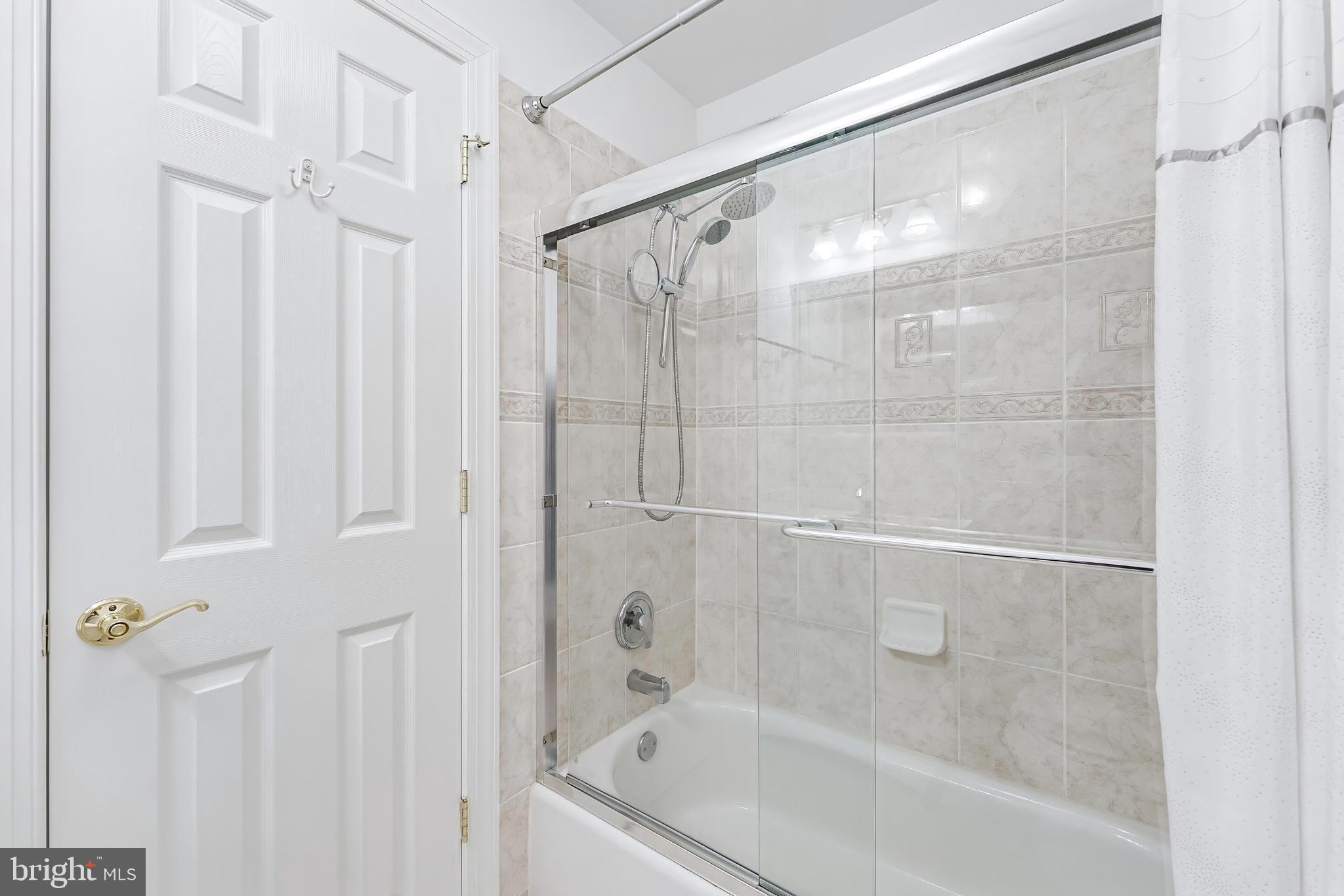 1051 NORTHFALLS COURT