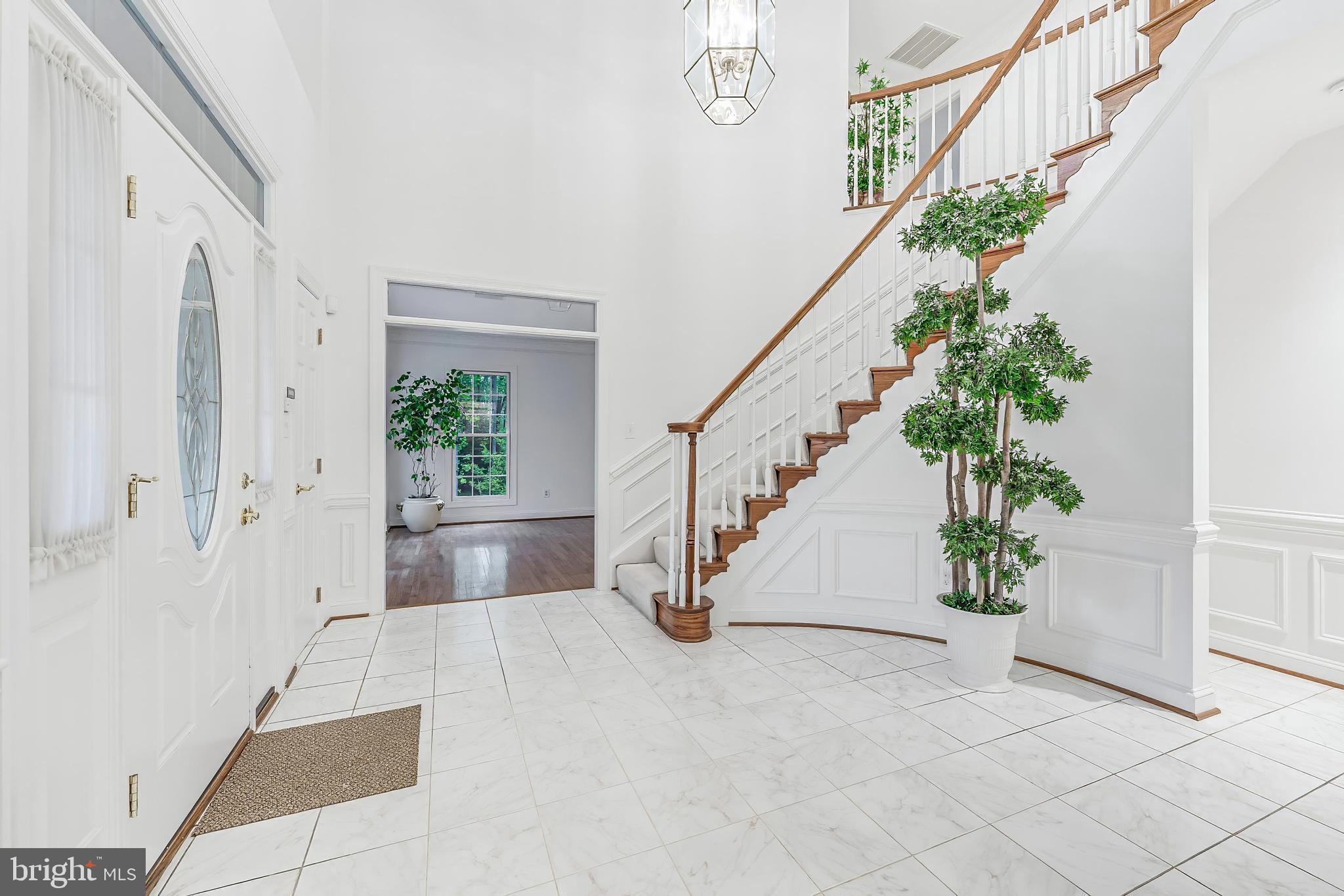 1051 NORTHFALLS COURT