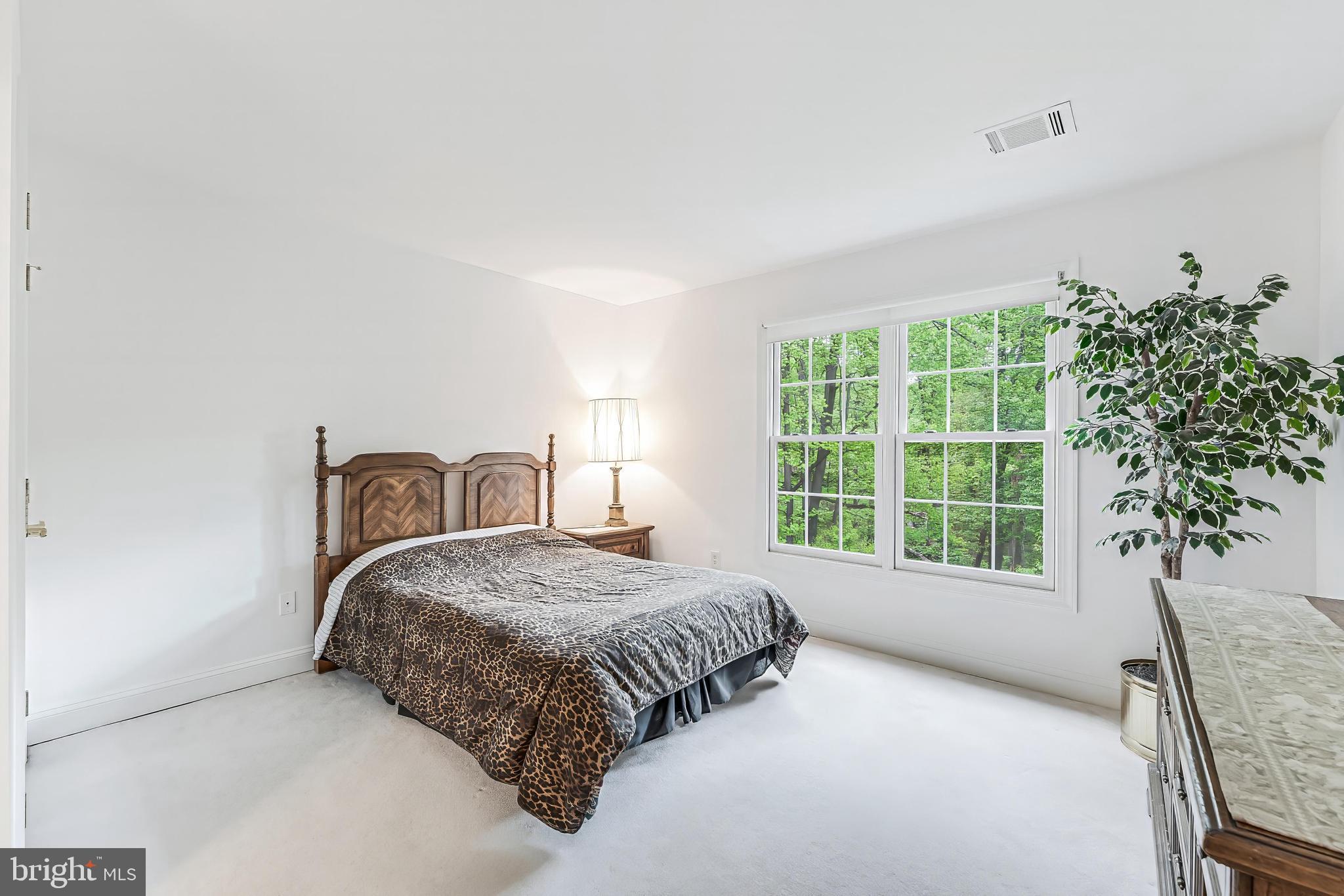 1051 NORTHFALLS COURT