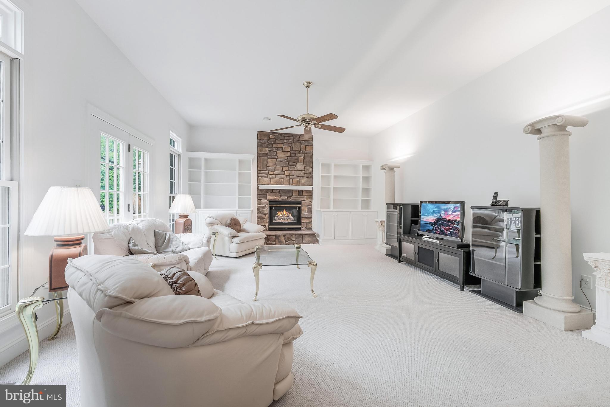 1051 NORTHFALLS COURT