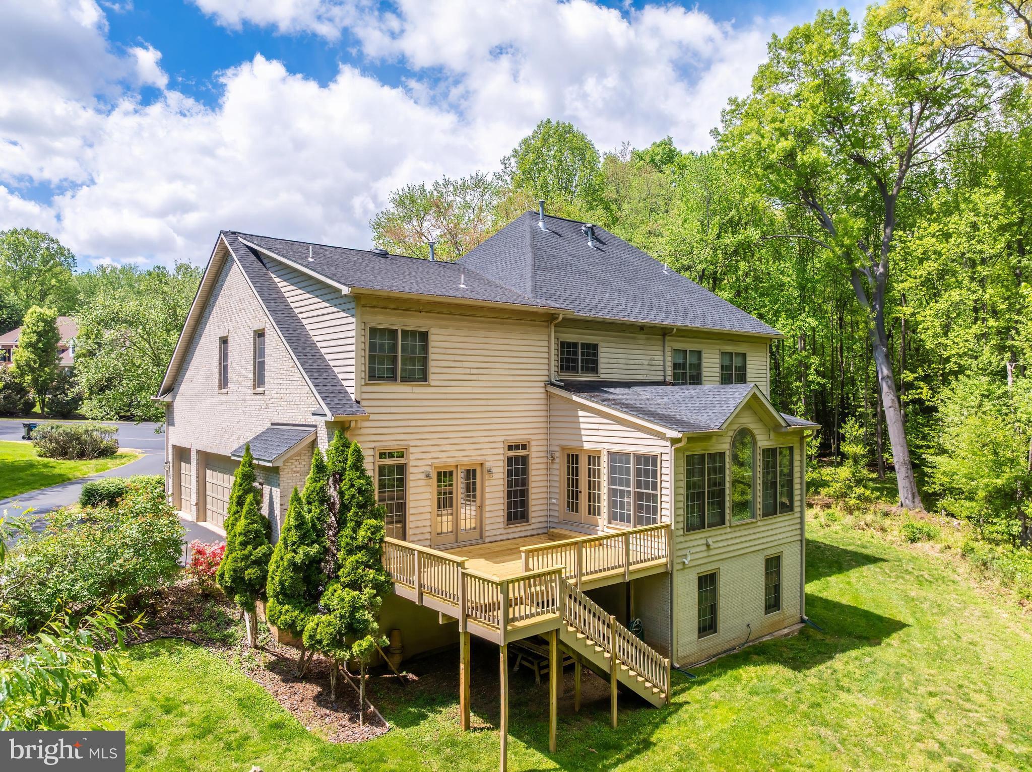 1051 NORTHFALLS COURT