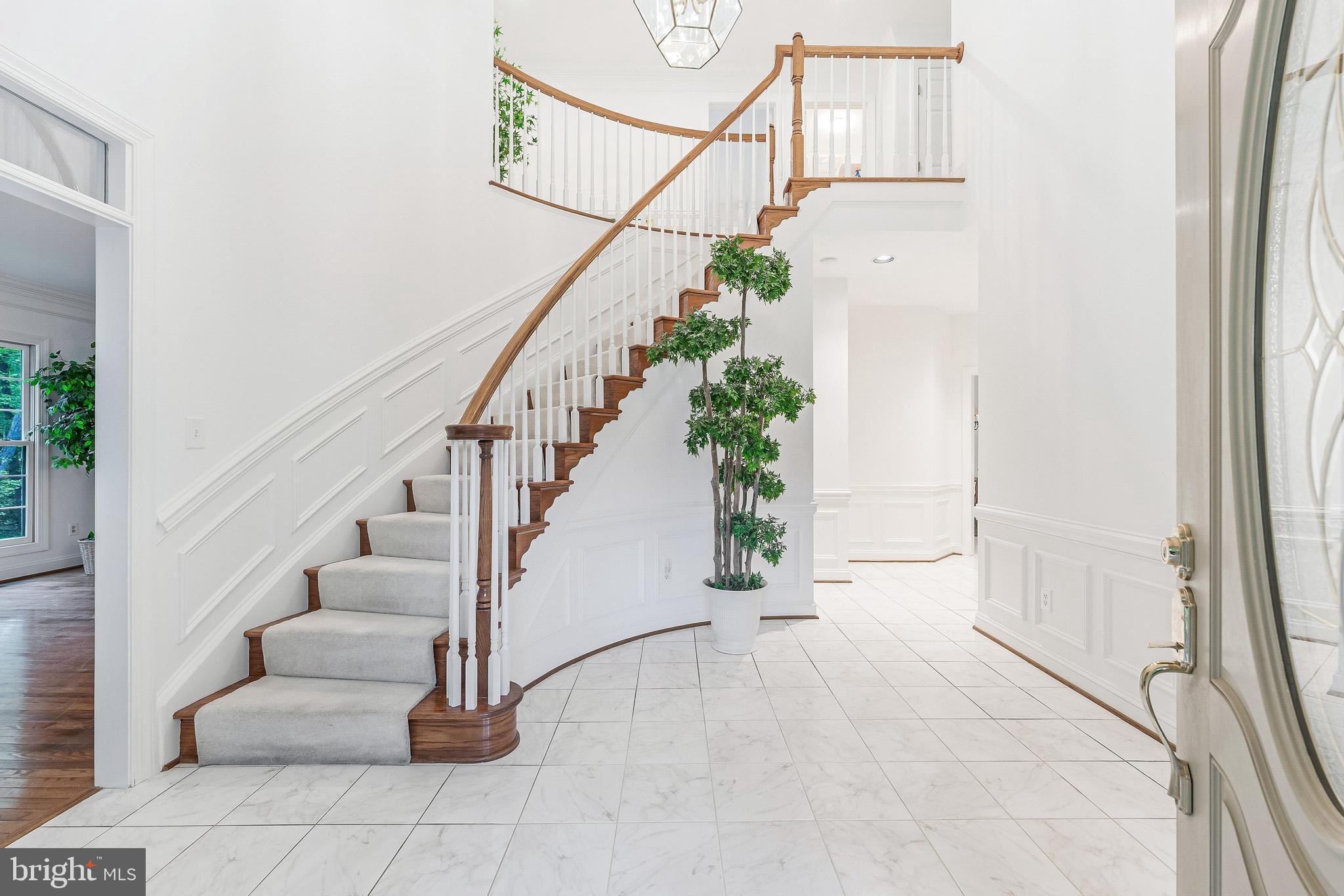 1051 NORTHFALLS COURT