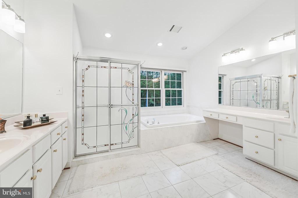 1051 NORTHFALLS COURT