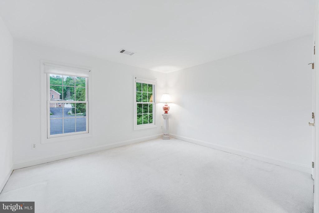 1051 NORTHFALLS COURT