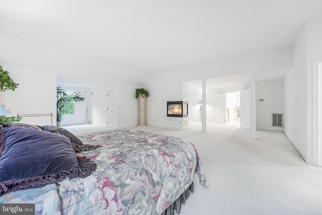 1051 NORTHFALLS COURT
