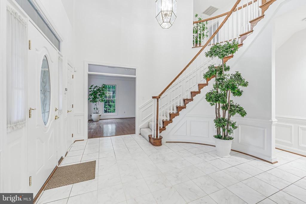 1051 NORTHFALLS COURT