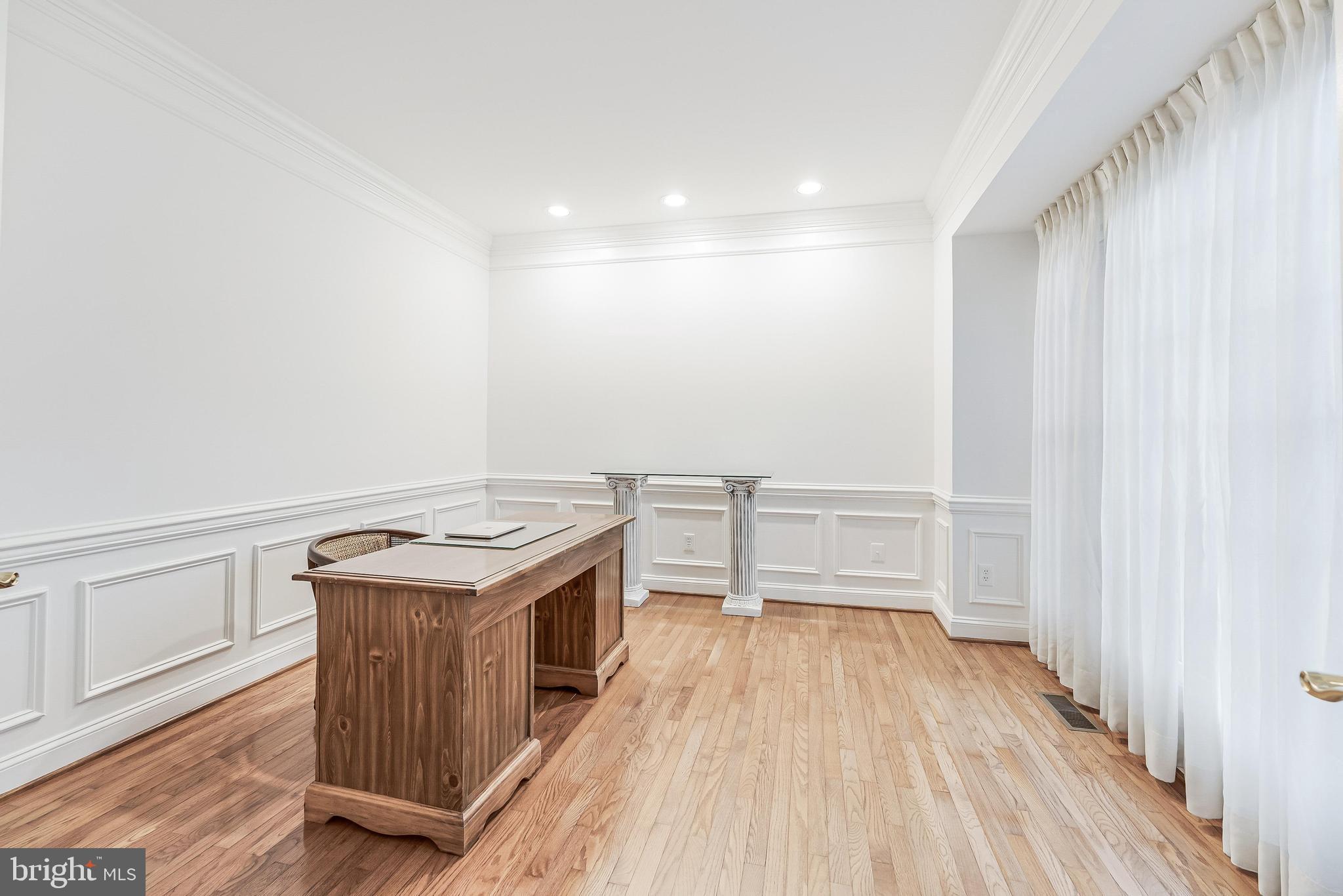 1051 NORTHFALLS COURT