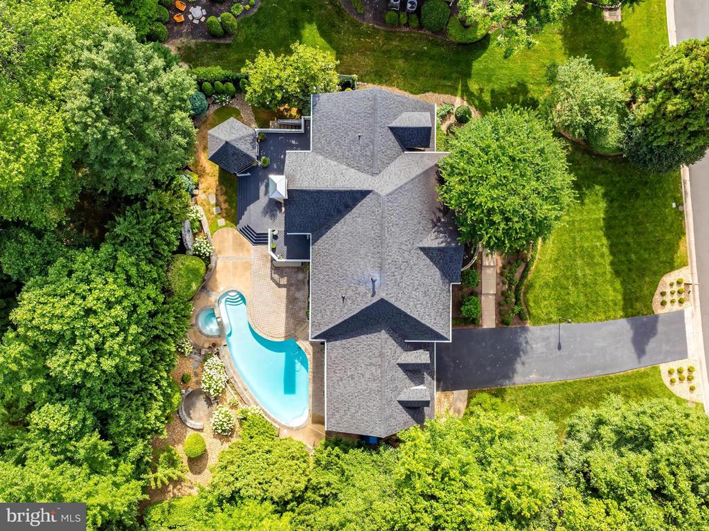 1256 NEW BEDFORD LANE