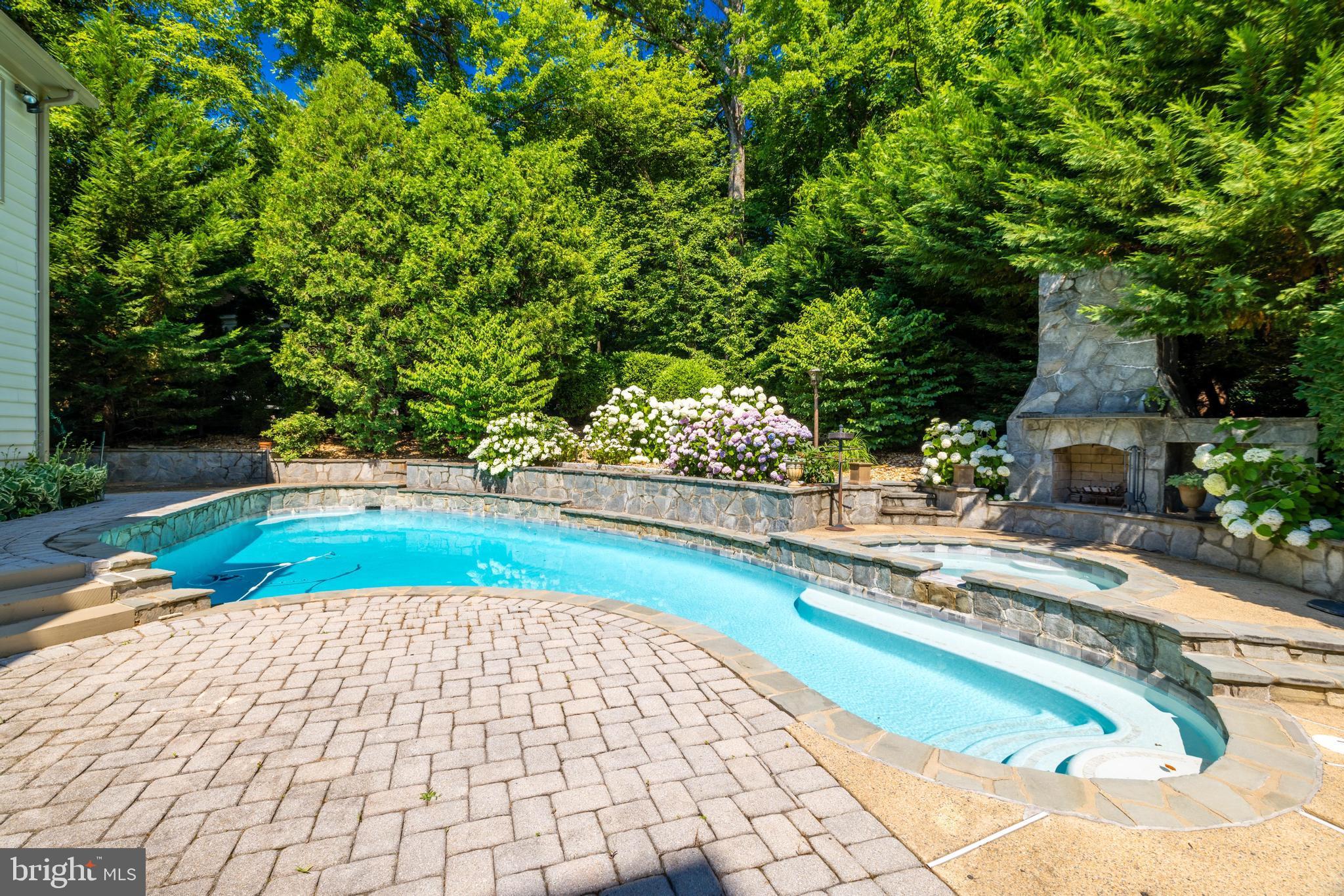 1256 NEW BEDFORD LANE