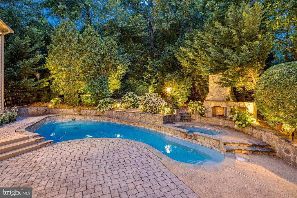1256 NEW BEDFORD LANE