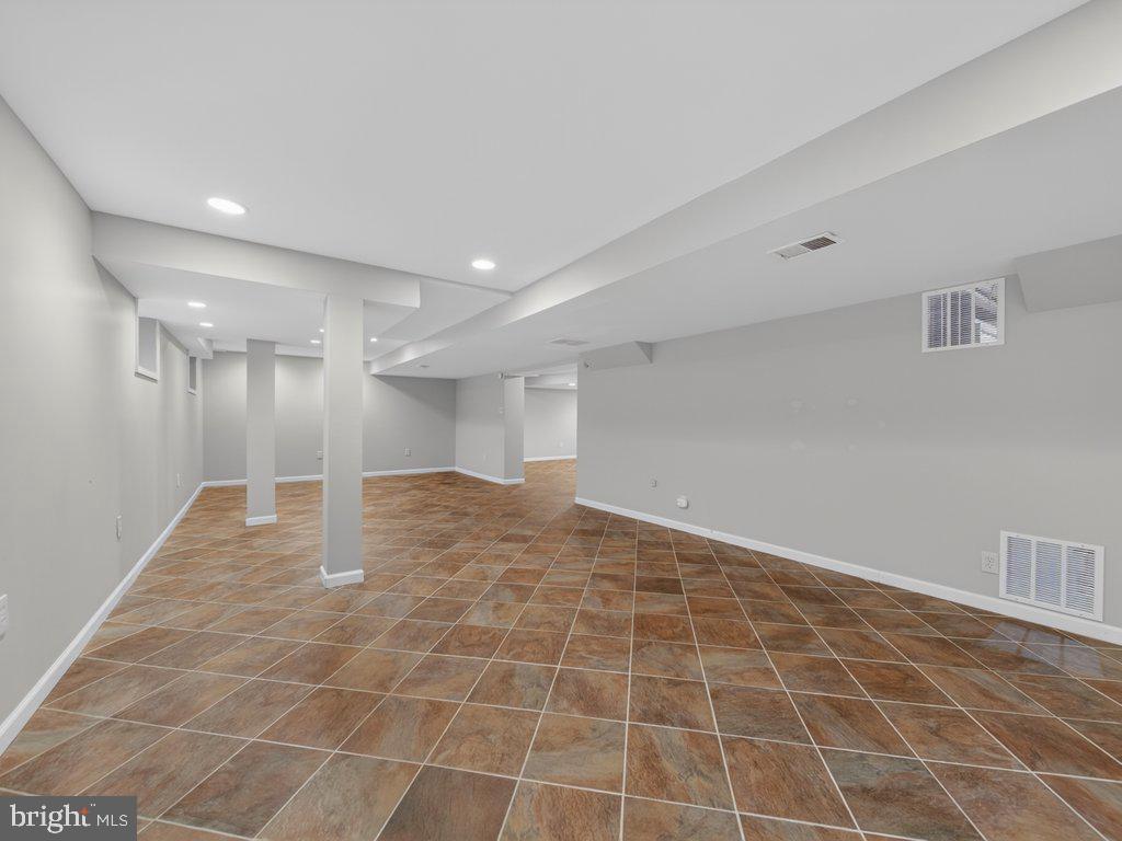 6108 WYOMA COURT
