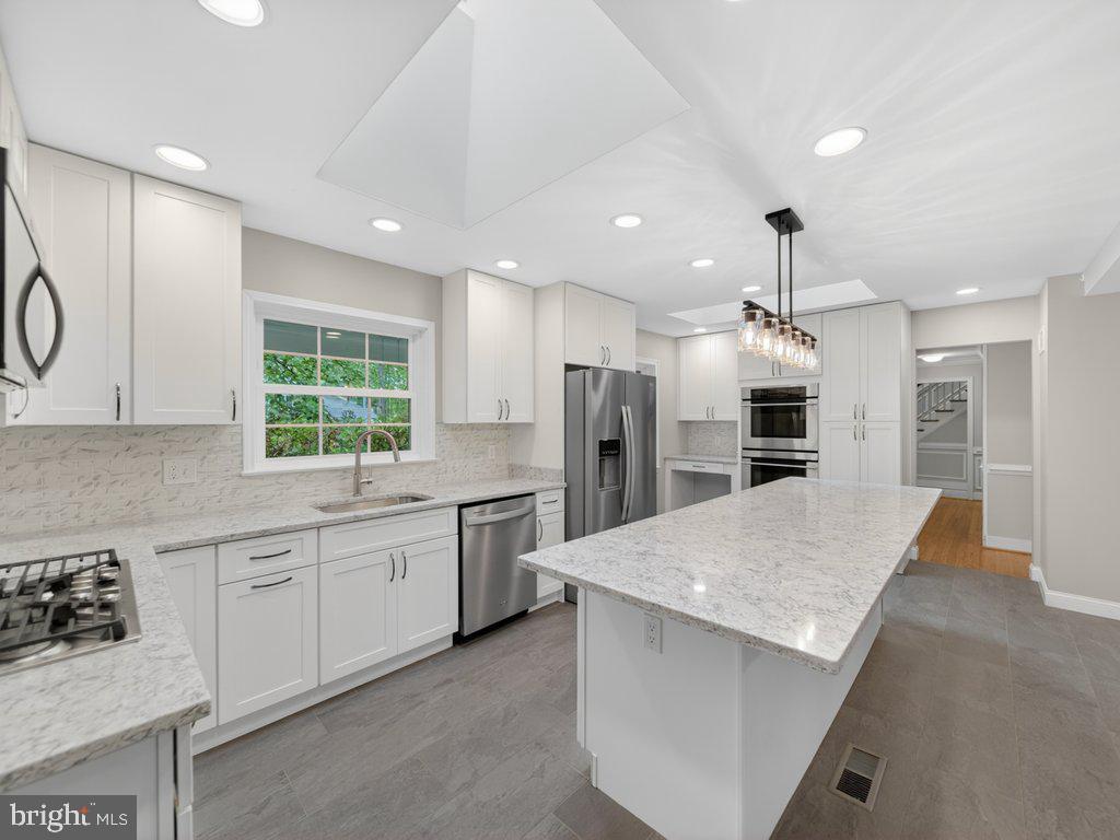 6108 WYOMA COURT