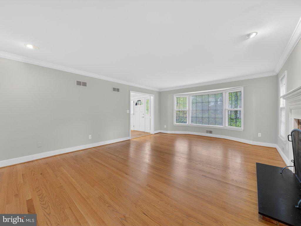 6108 WYOMA COURT