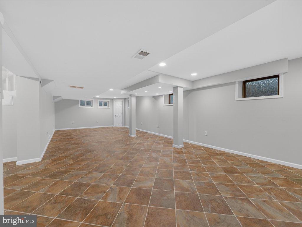 6108 WYOMA COURT