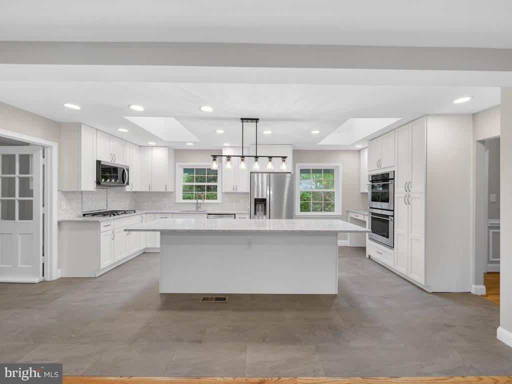 6108 WYOMA COURT