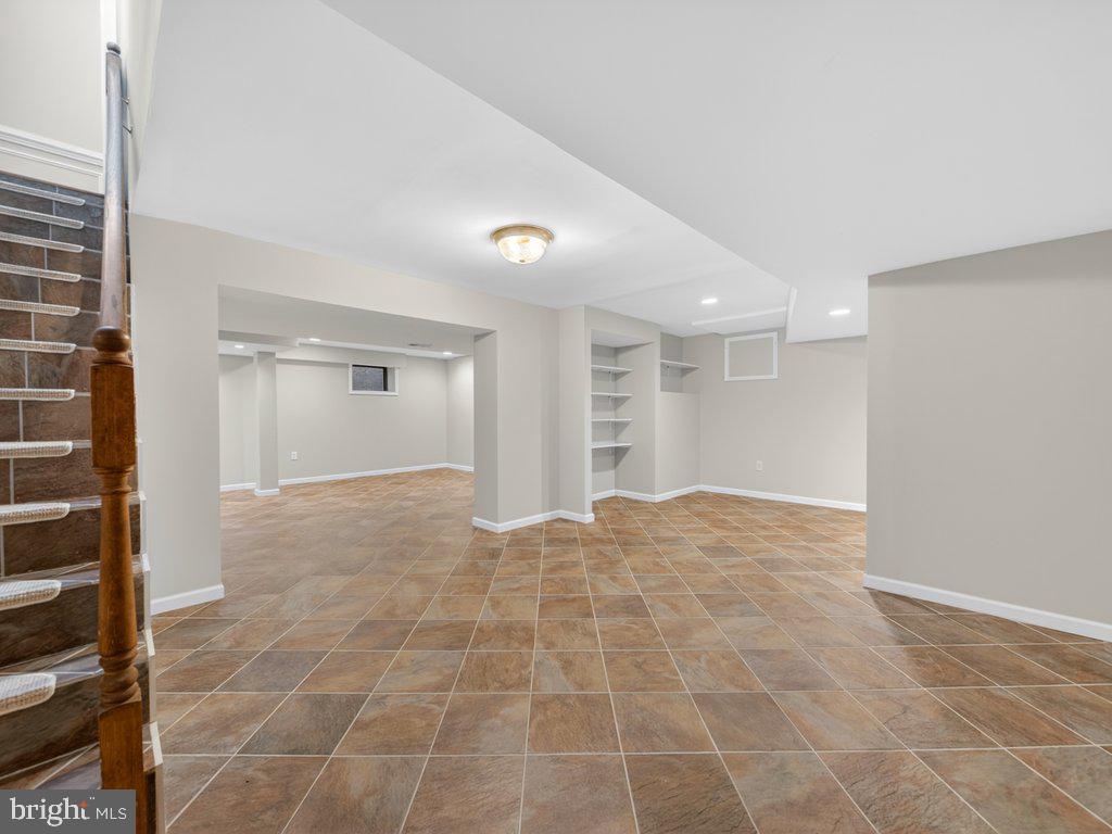 6108 WYOMA COURT