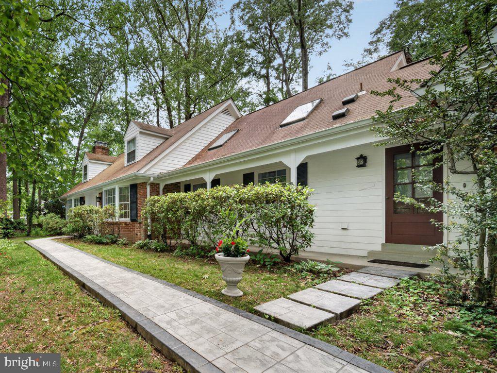 6108 WYOMA COURT