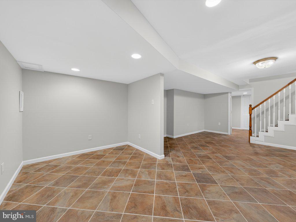 6108 WYOMA COURT
