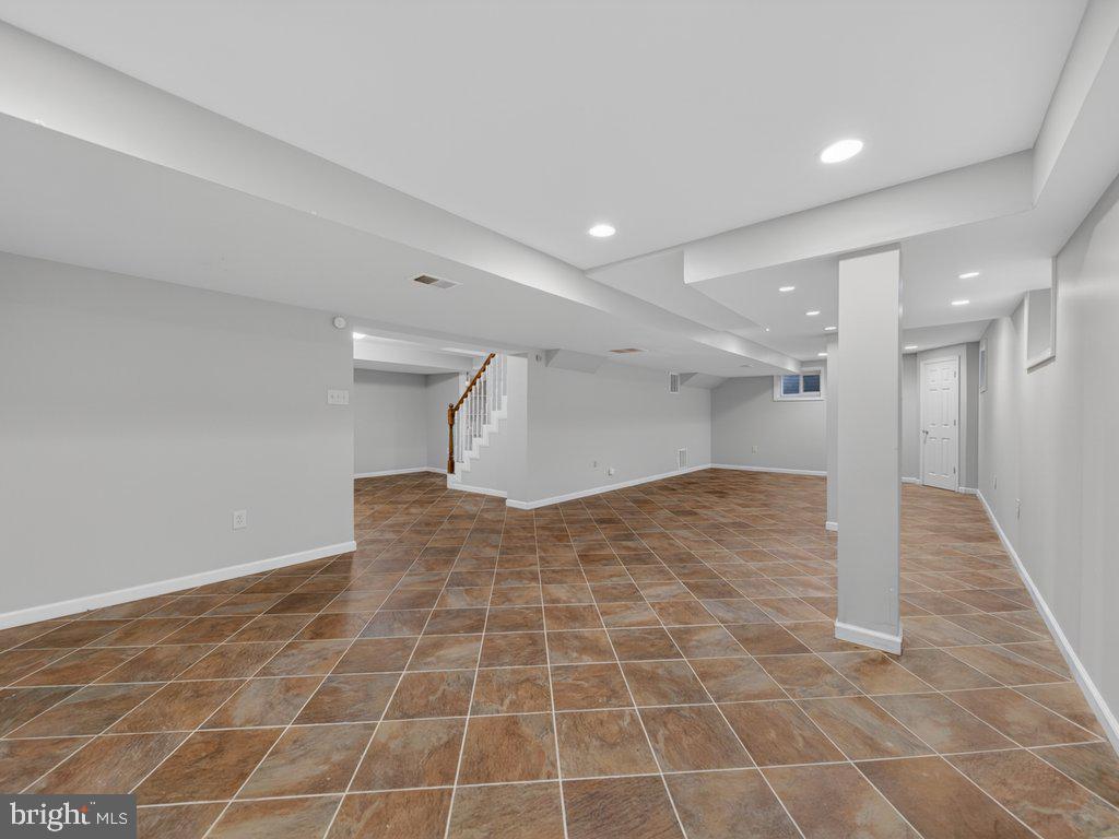 6108 WYOMA COURT