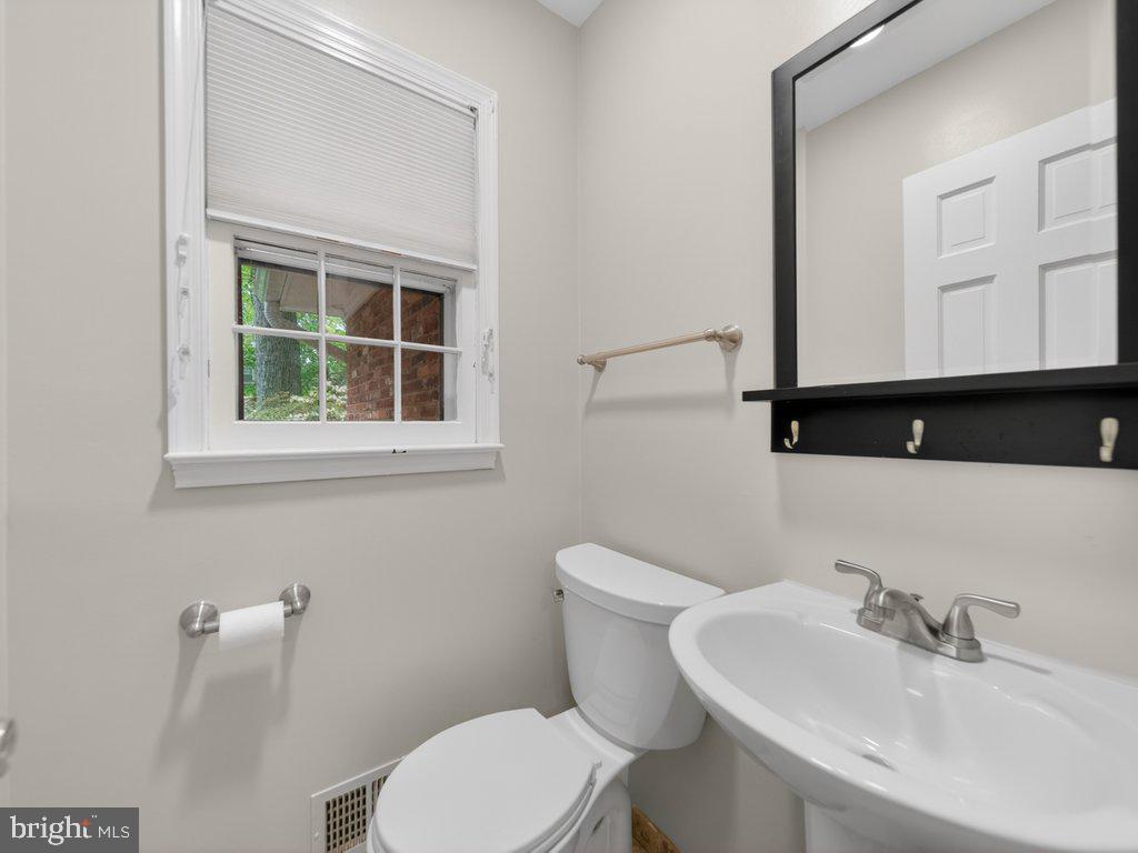 6108 WYOMA COURT