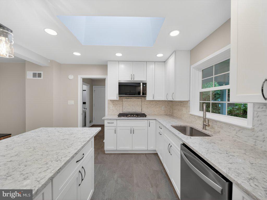 6108 WYOMA COURT