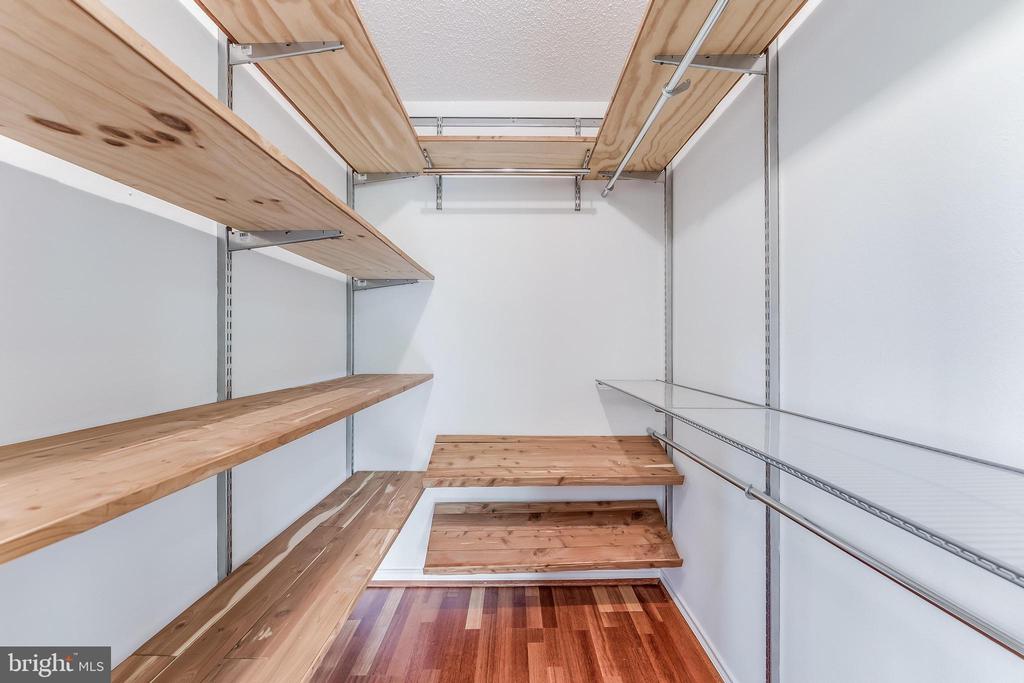 1532 LINCOLN WAY 301B