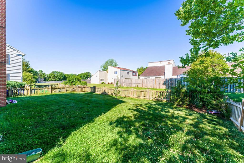 818 SYCAMORE COURT