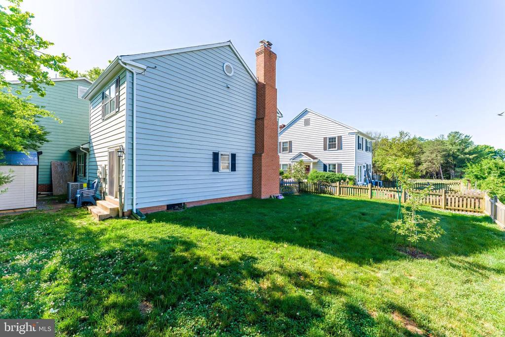 818 SYCAMORE COURT