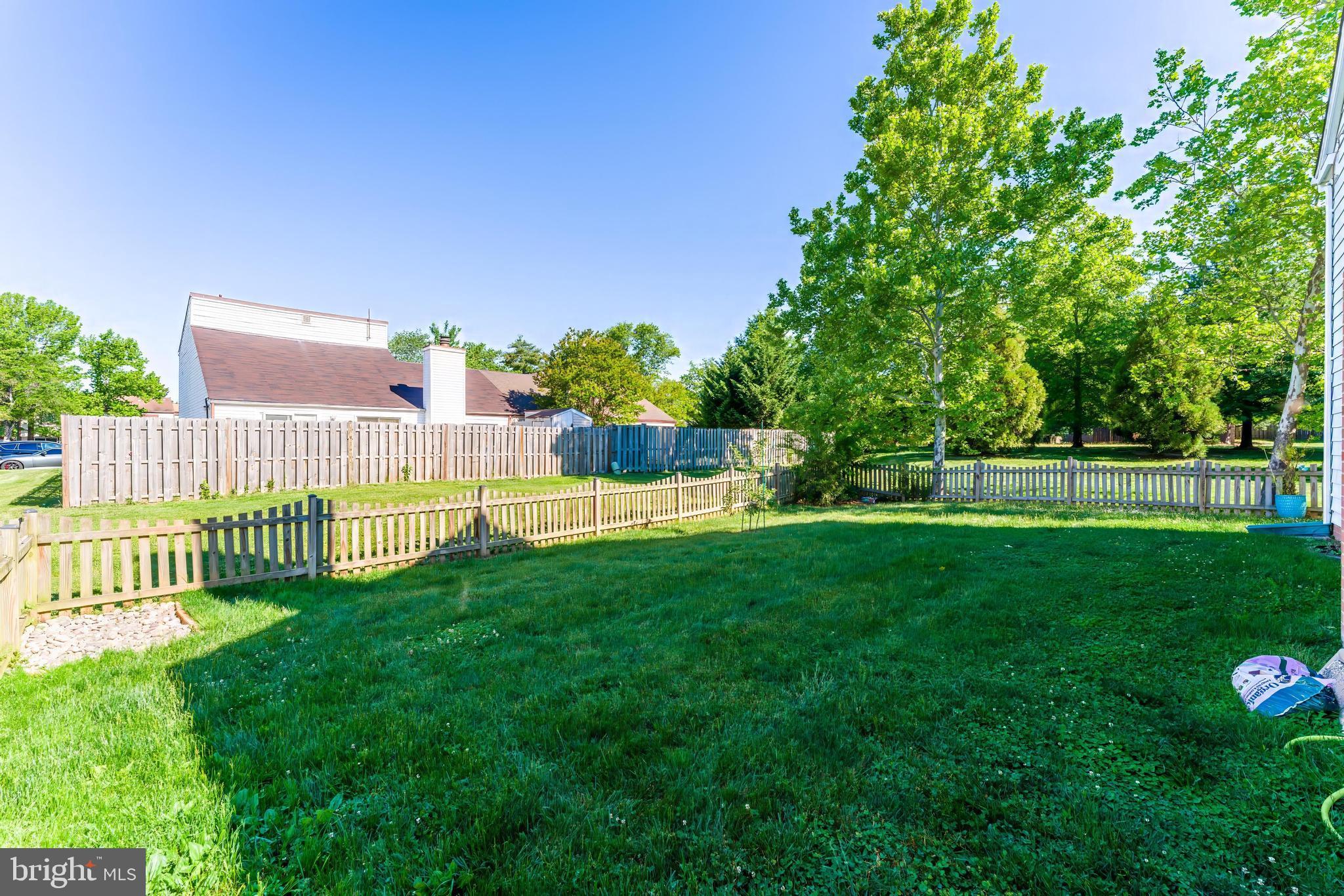 818 SYCAMORE COURT