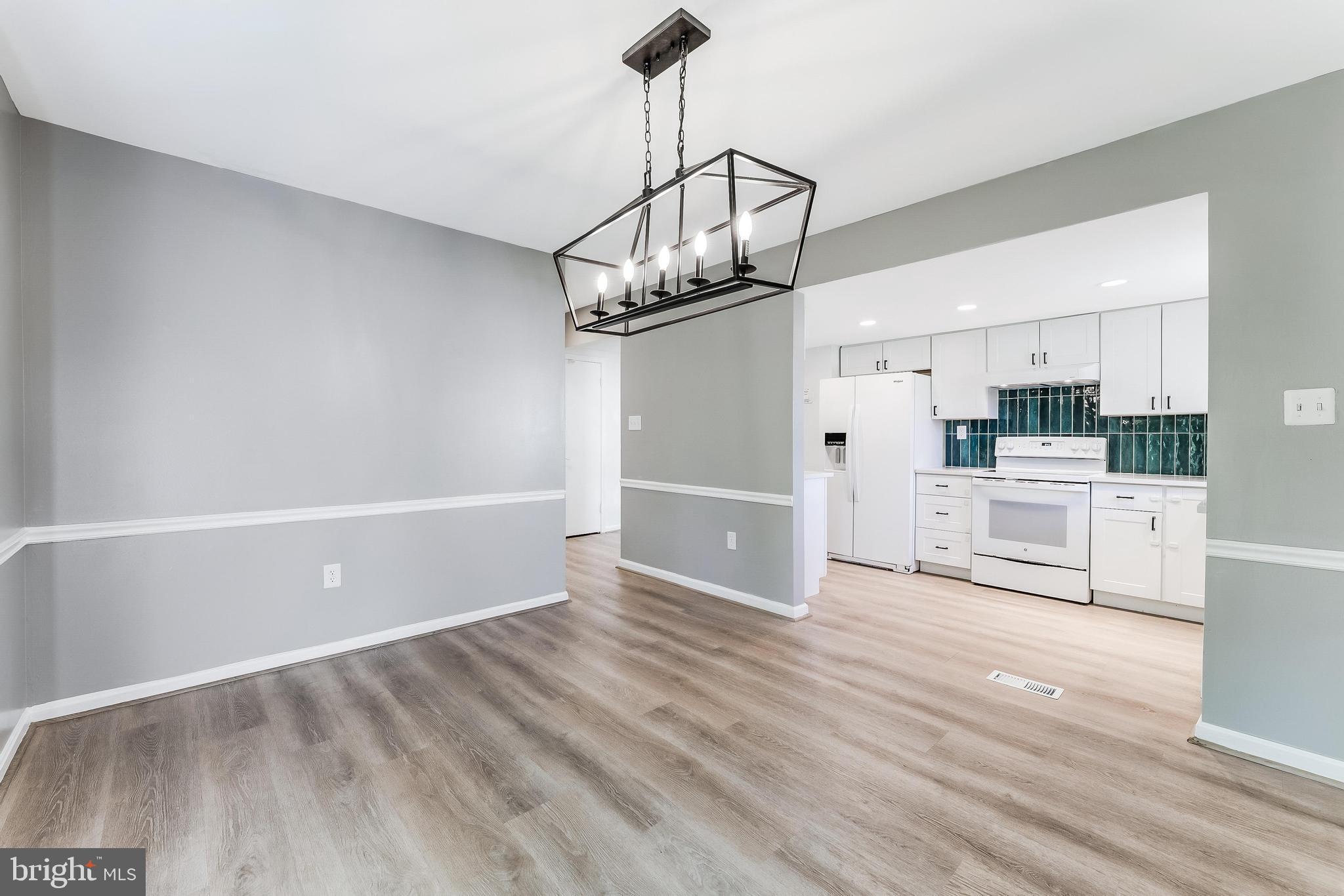 818 SYCAMORE COURT