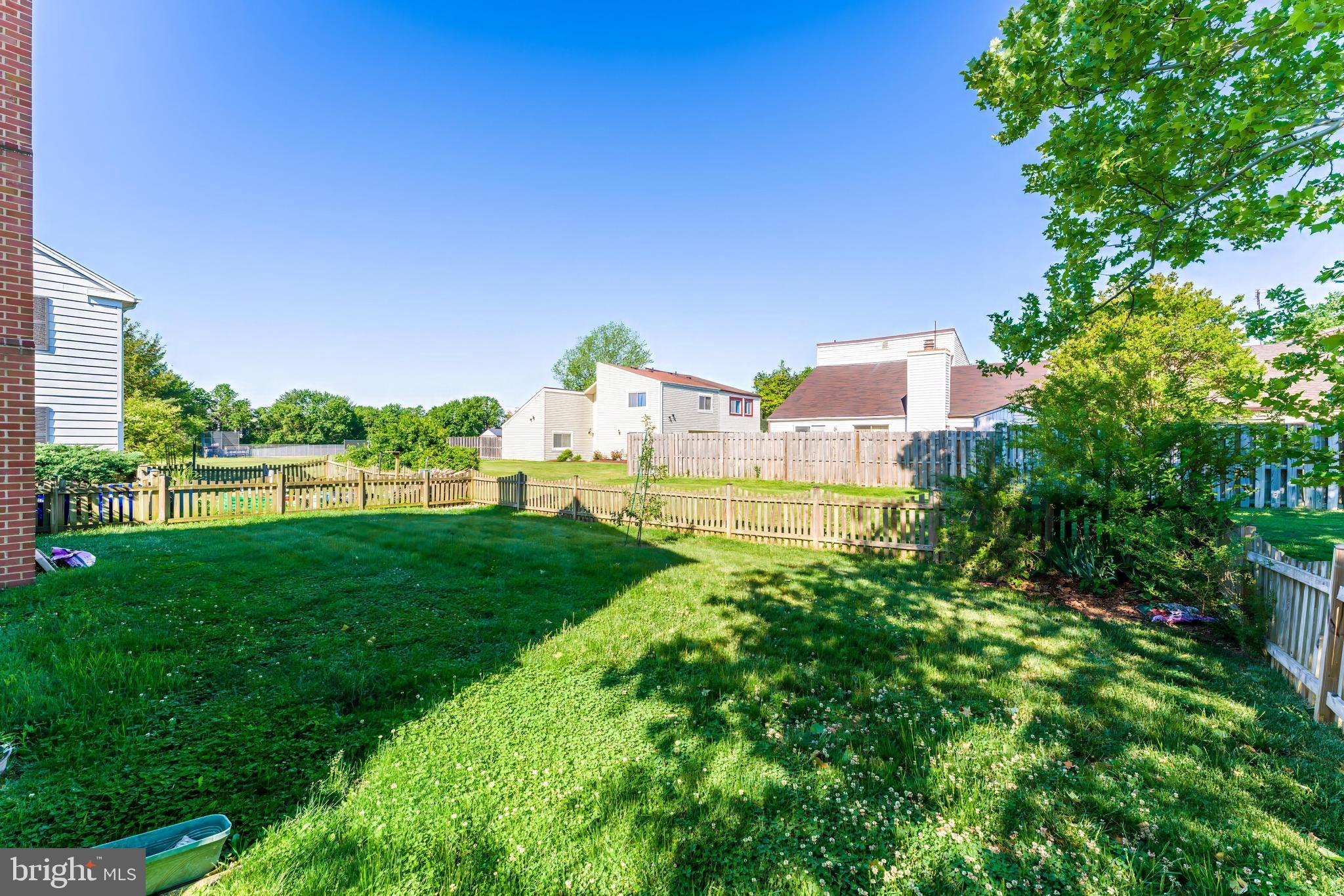 818 SYCAMORE COURT