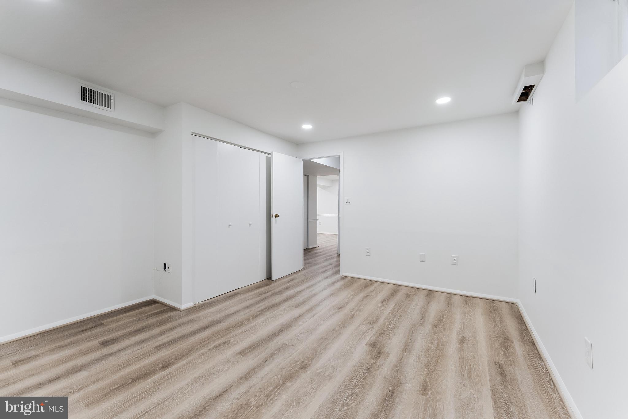 818 SYCAMORE COURT
