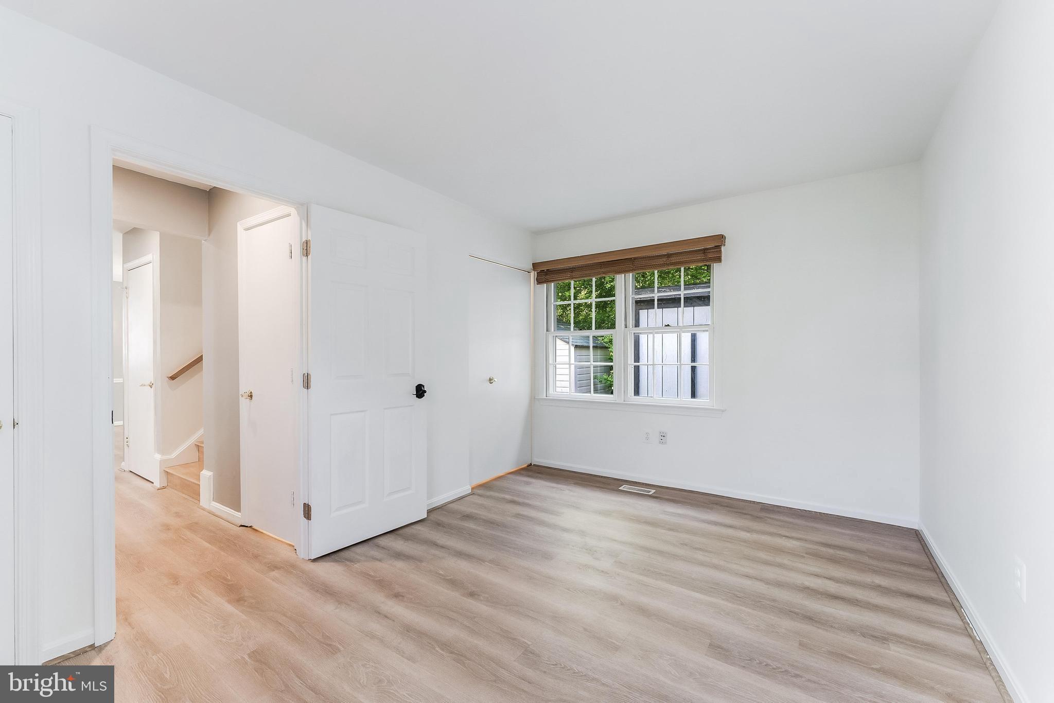 818 SYCAMORE COURT