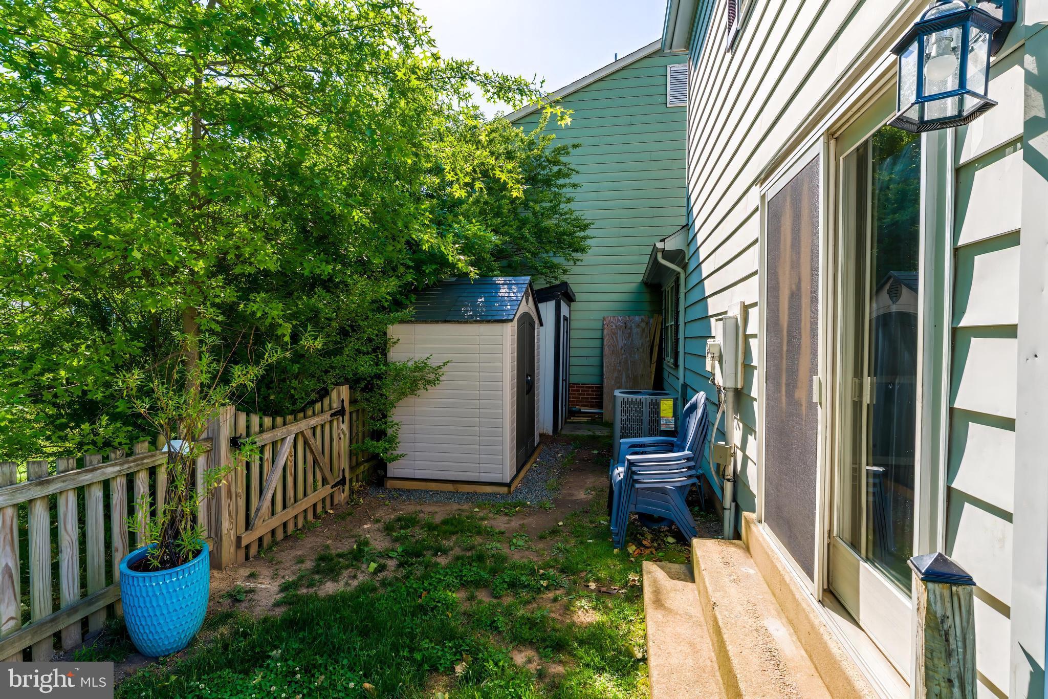 818 SYCAMORE COURT