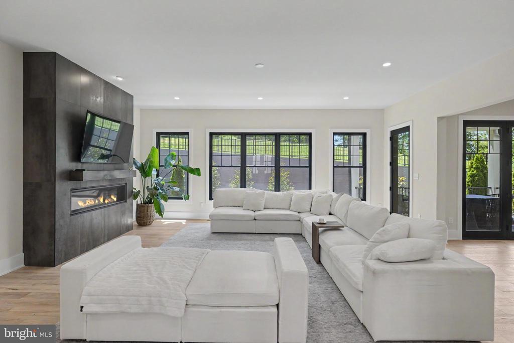 952 WALKER ROAD