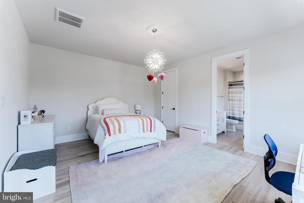 952 WALKER ROAD