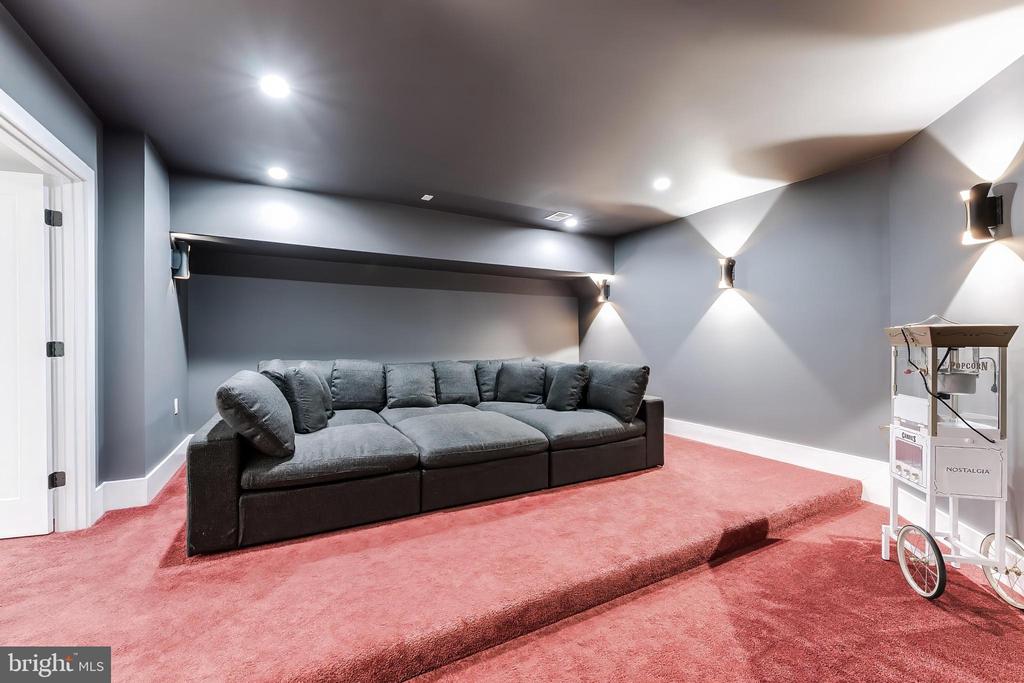 952 WALKER ROAD