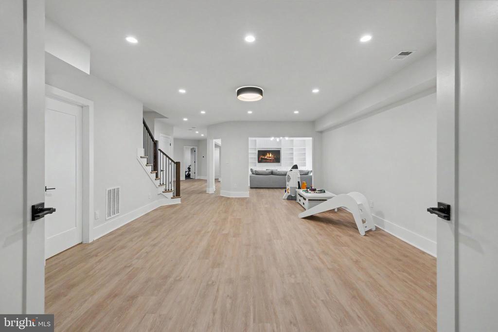 952 WALKER ROAD
