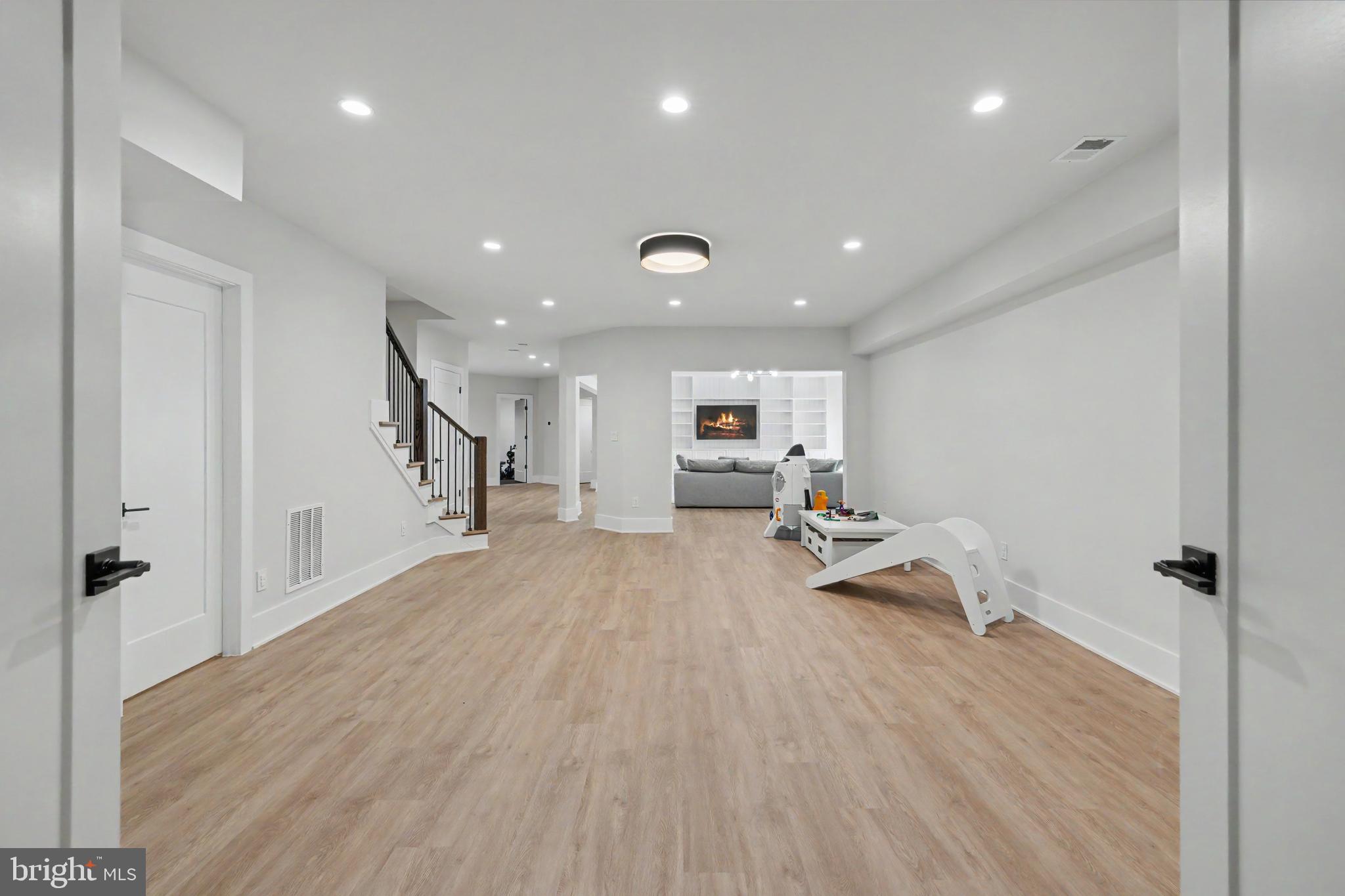 952 WALKER ROAD