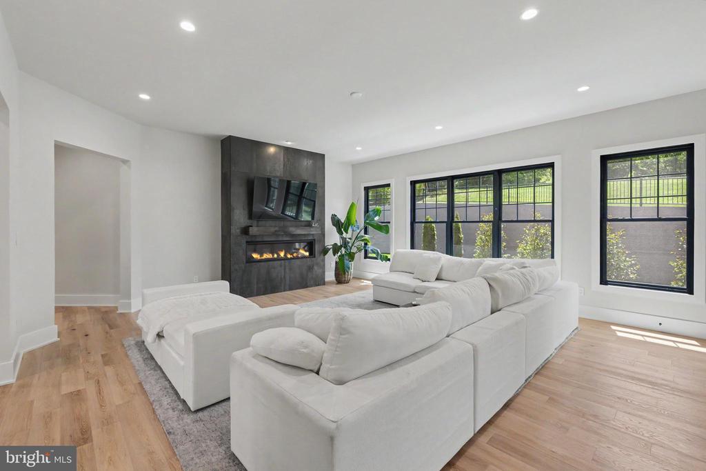 952 WALKER ROAD