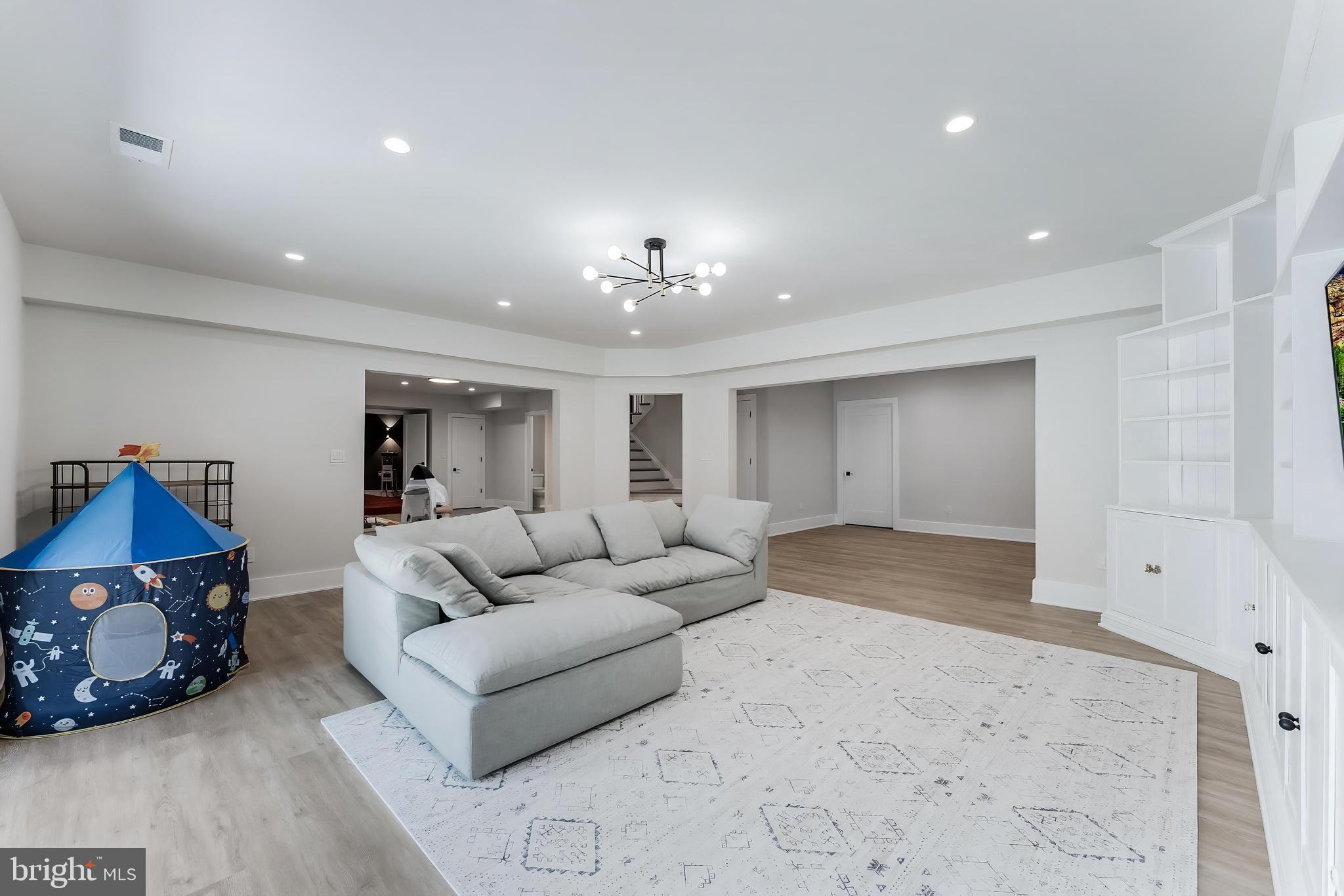 952 WALKER ROAD