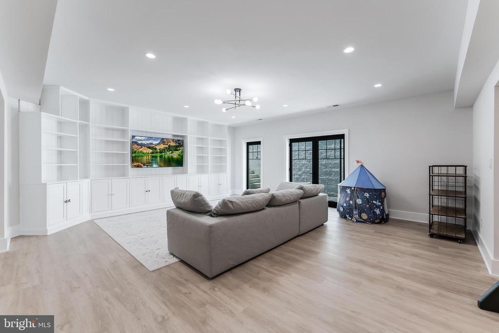 952 WALKER ROAD