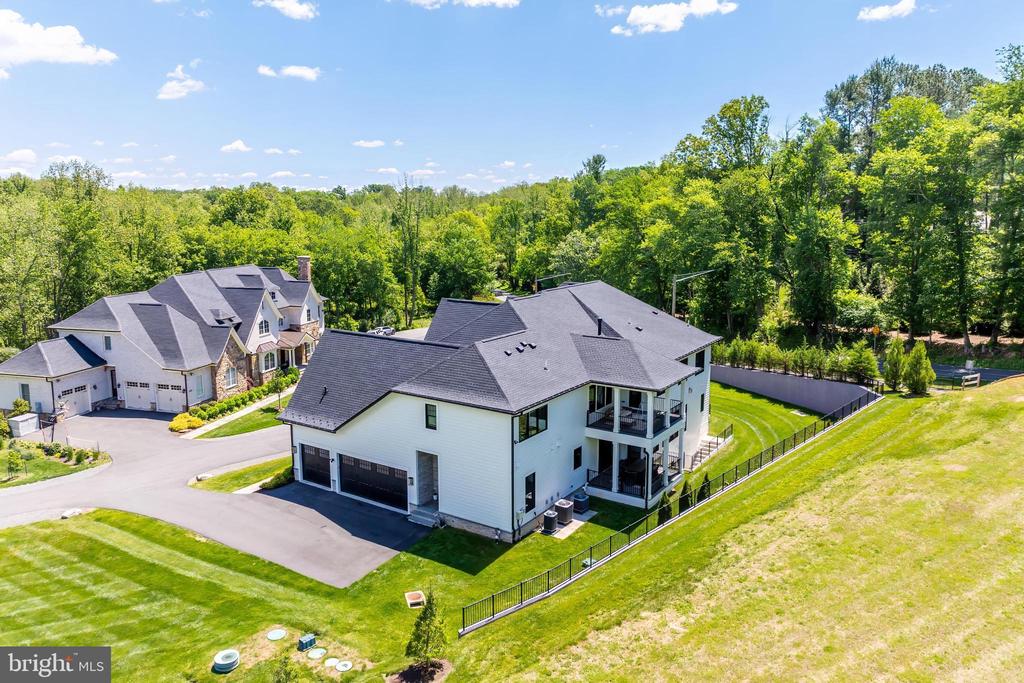 952 WALKER ROAD